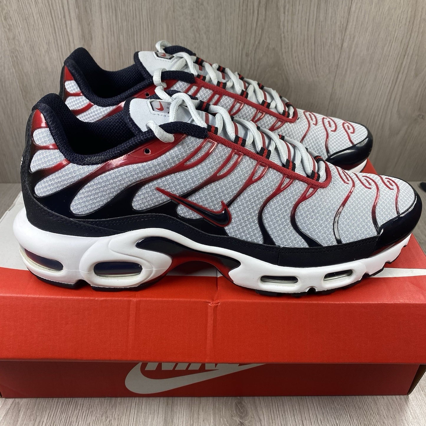 Nike TN Air Max Plus Trainers Pure Platinum Black Red Size UK8.5 FN6949-0021