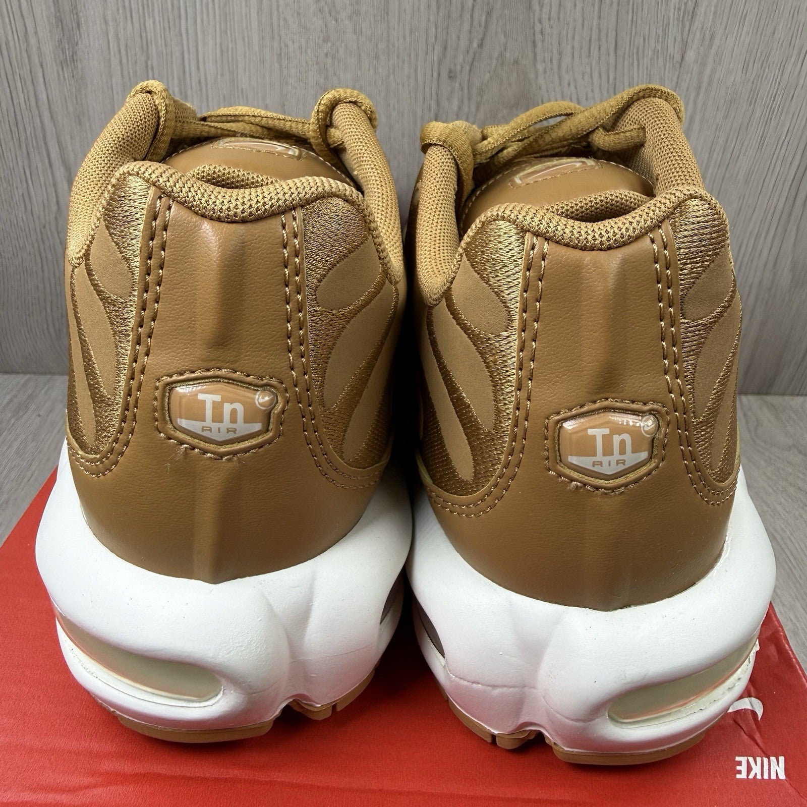 Nike Air Max Plus TN Trainers Flax Sail White Size UK7 FZ8815-2004