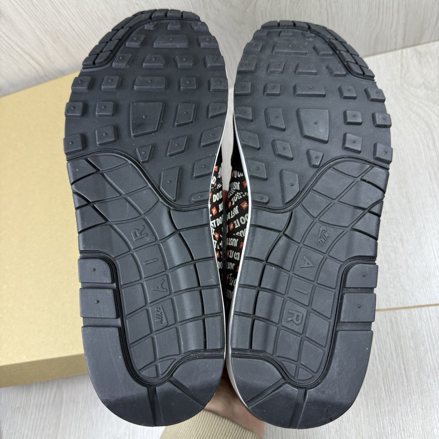 Nike Air Max 1 Trainers Just Do It Pack Black Size UK9 875844-00911