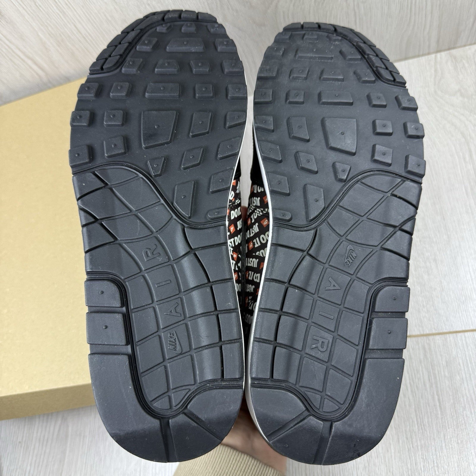 Nike Air Max 1 Trainers Just Do It Pack Black Size UK9 875844-00911