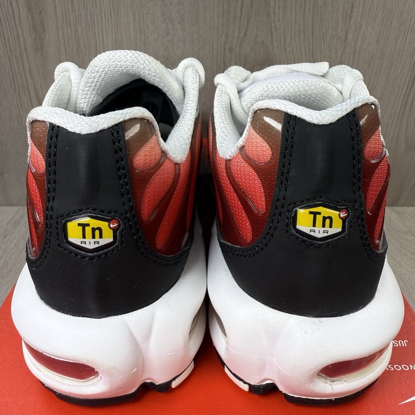 Nike Air Max Plus TN Trainers White Uni Red Size UK5.5 HM9611-1003