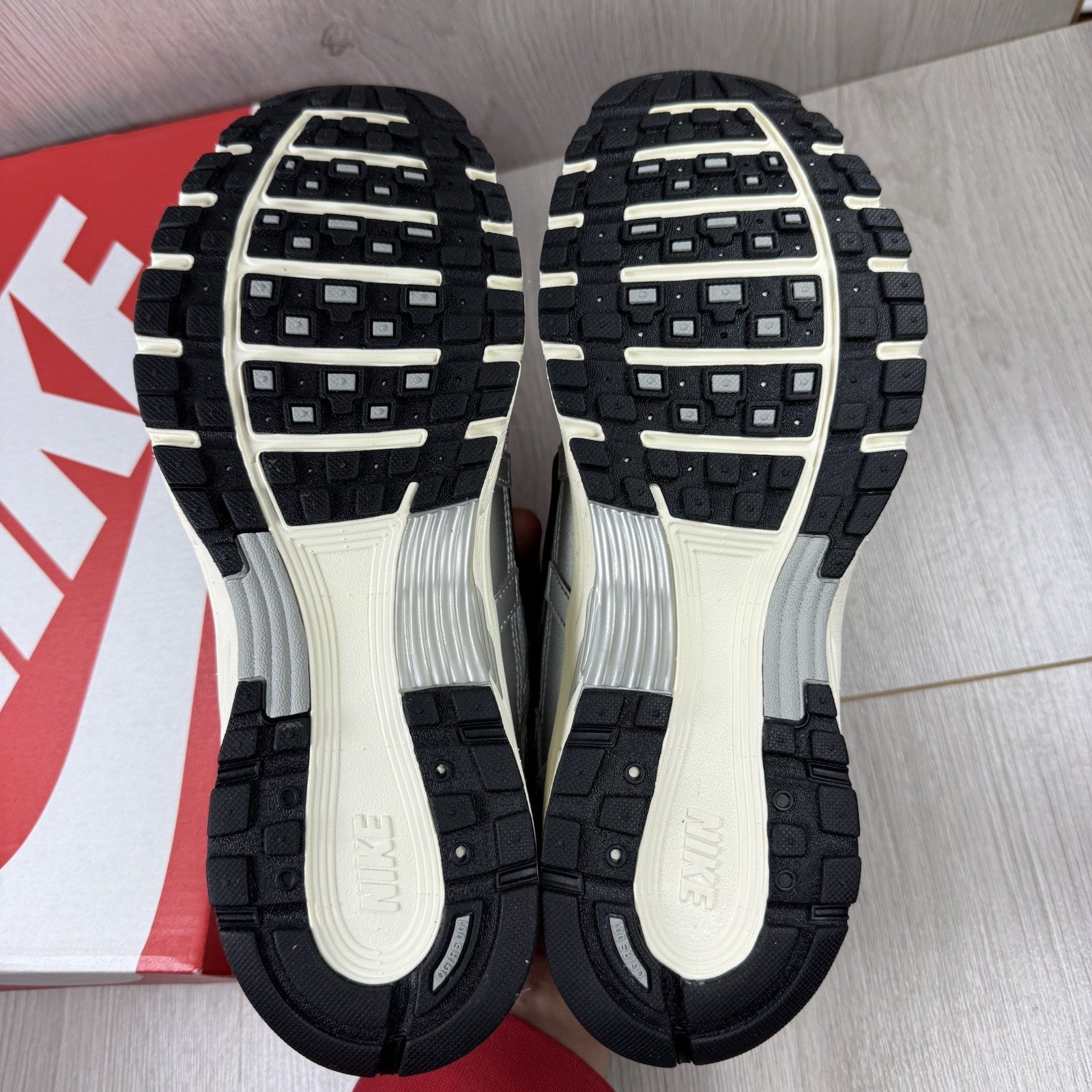 Nike P-6000 Trainers White Metallic Silver Size UK6.5 CD6404-1054