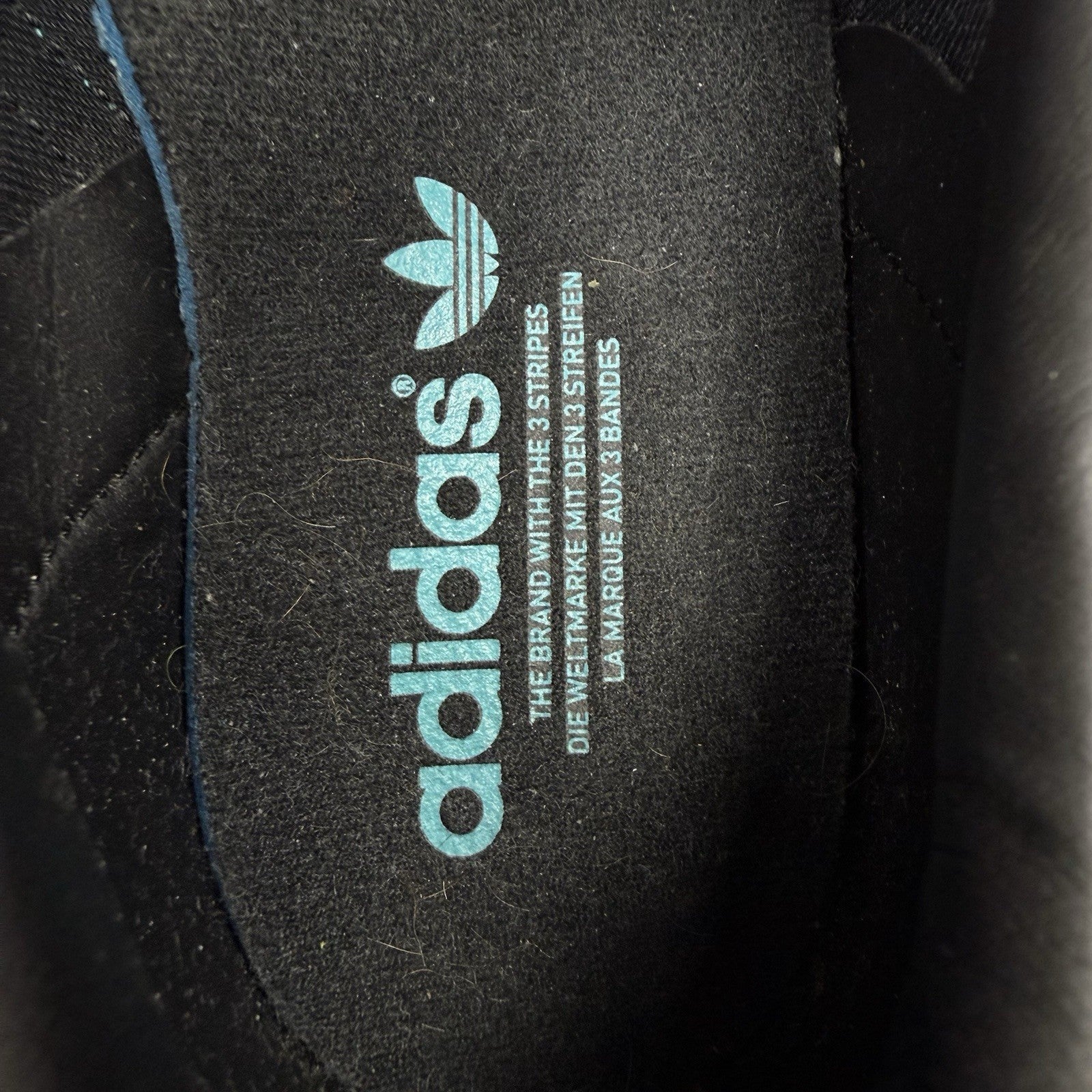 Adidas Gazelle Indoor Trainers Size UK9 EU43 1/3 Core Black Aqua EE573212