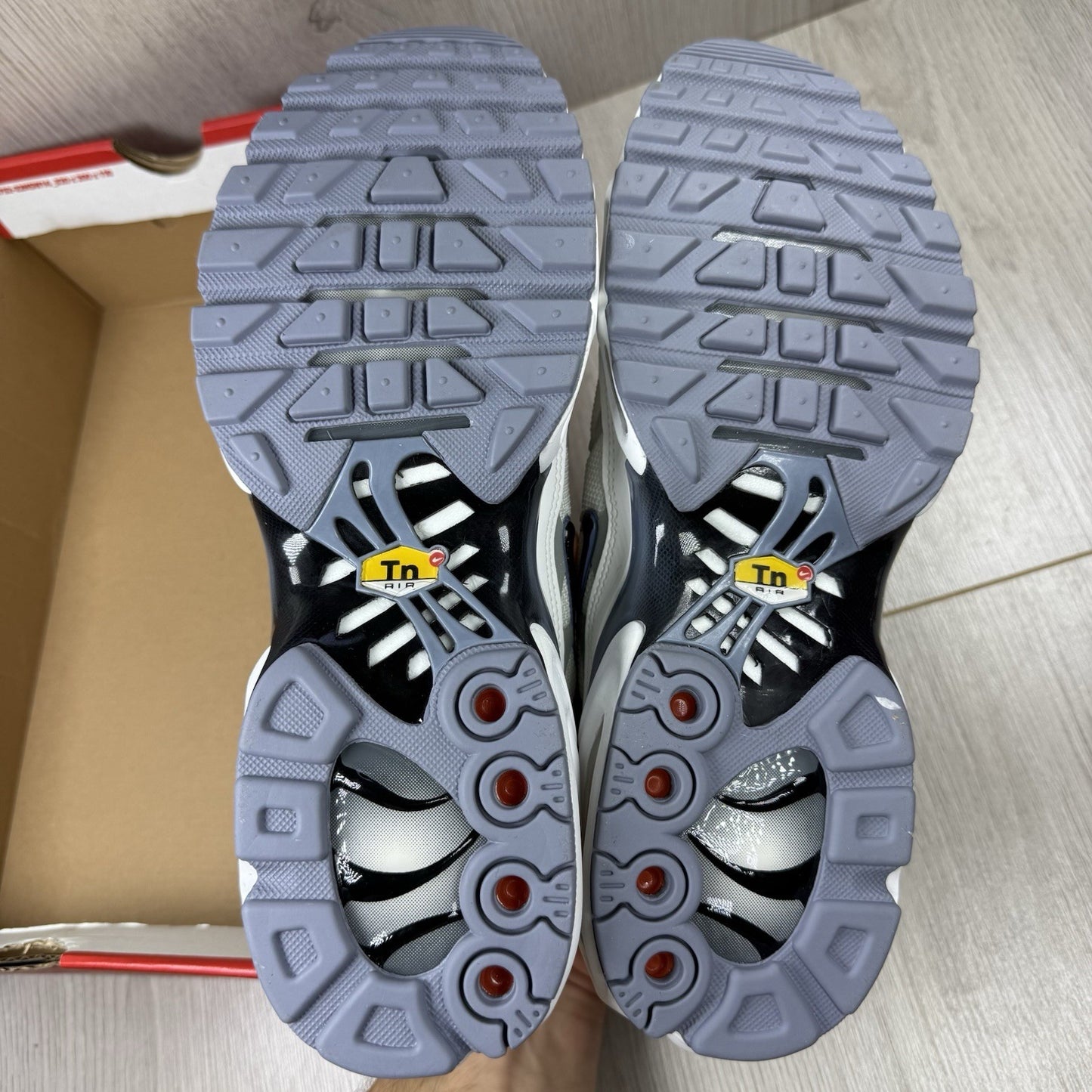 Nike Air Max Plus TN Trainers Smoke Grey White Size UK6.5 FQ2892-10017