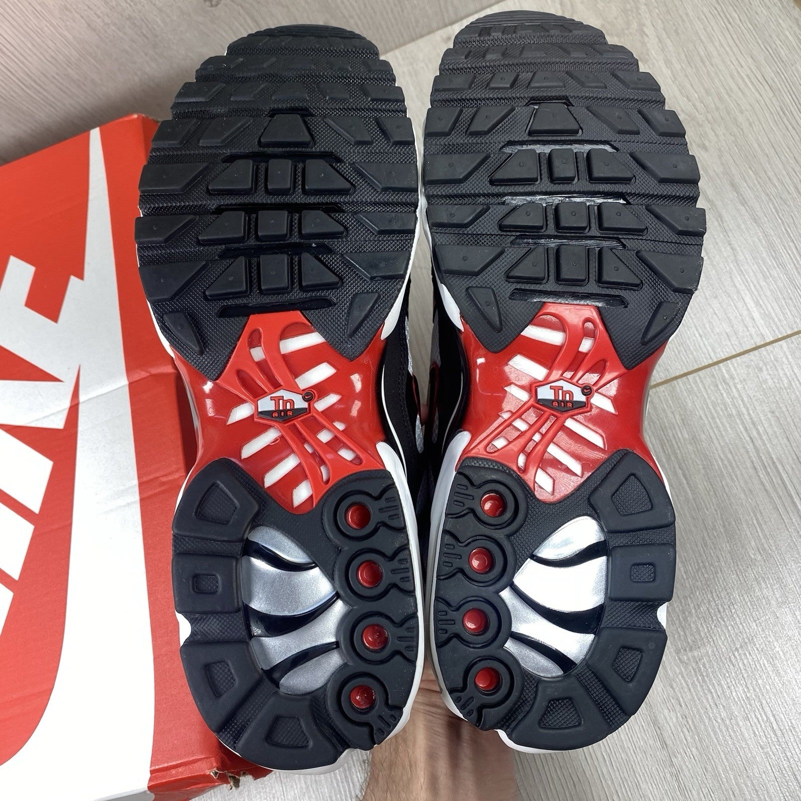 Nike TN Air Max Plus Trainers Pure Platinum Black Red Size UK8.5 FN6949-0028