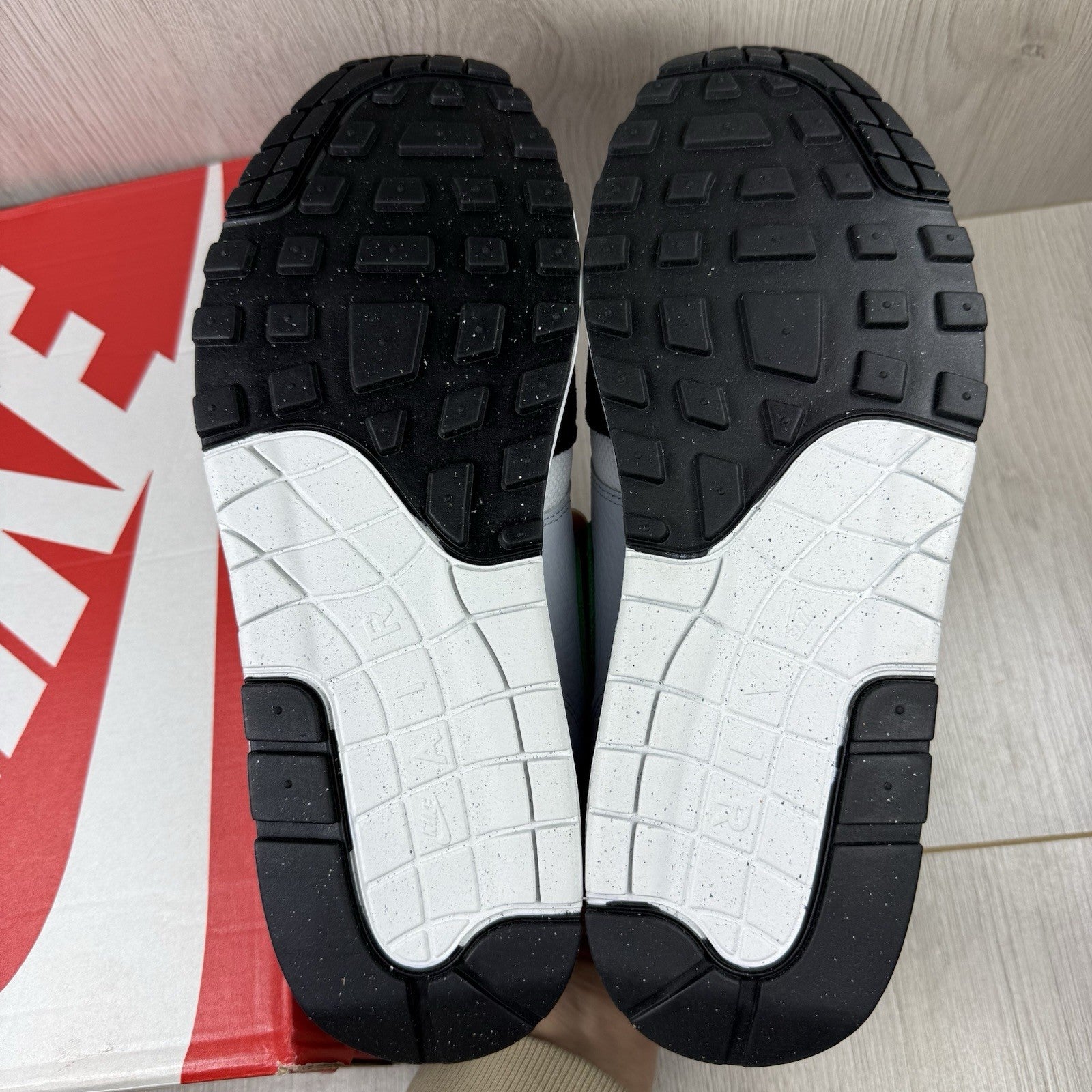 Nike Air Max 1 Trainers White Black Stadium Green Size UK8.5 FN6952-1005