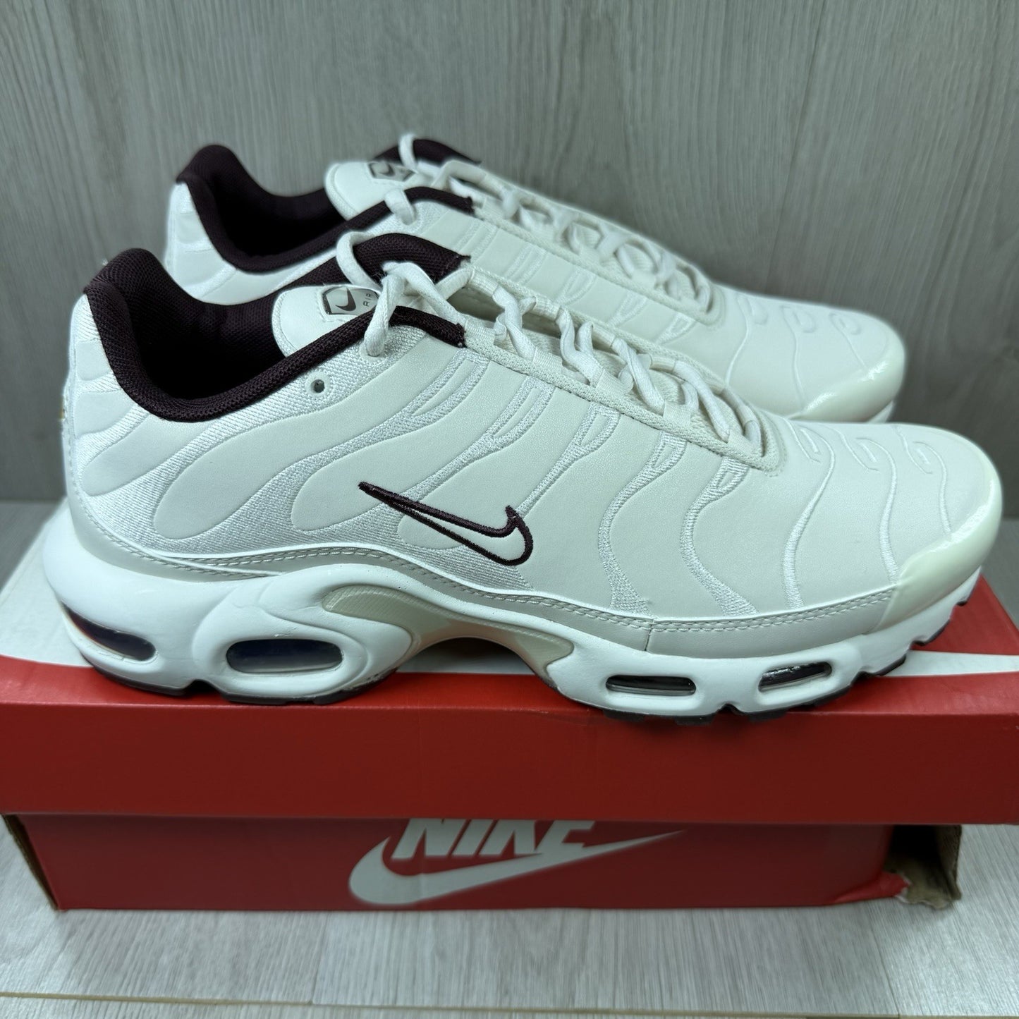 Nike Air Max Plus TN PRM Trainers Phantom Burgundy Size UK7.5 HF3181-0011