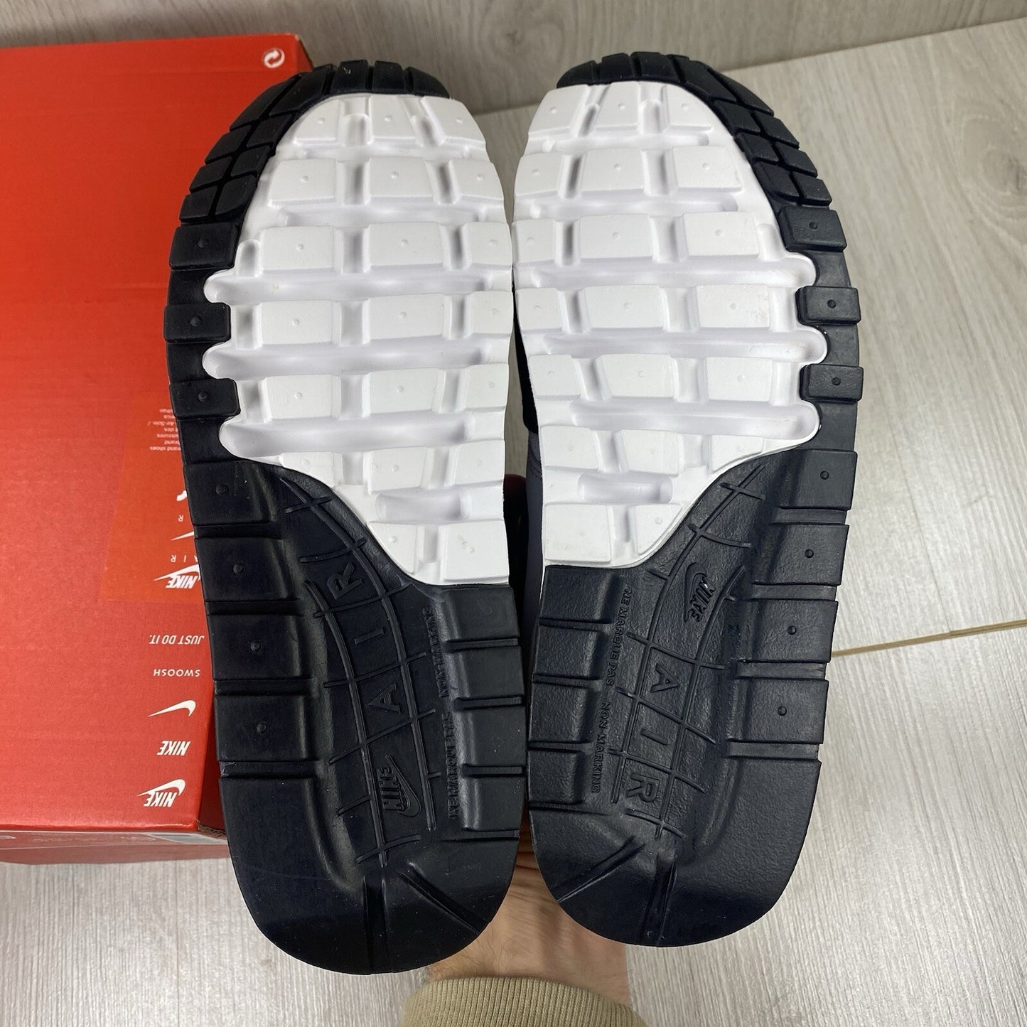 Nike Air Max 1 Trainers White Black Size UK6 DZ3307-1064