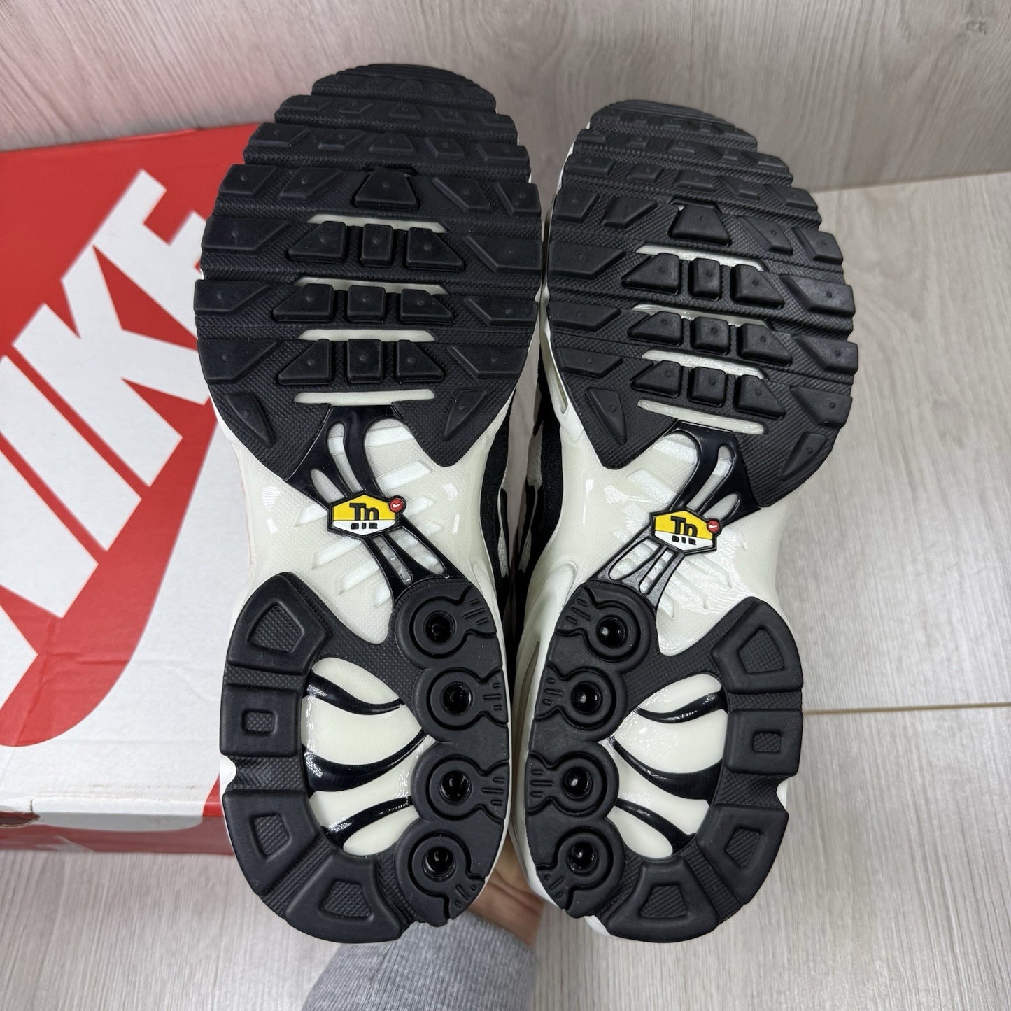 Nike Air Max Plus TN ESS Trainers Panda White Size UK6.5 FV6264-0014