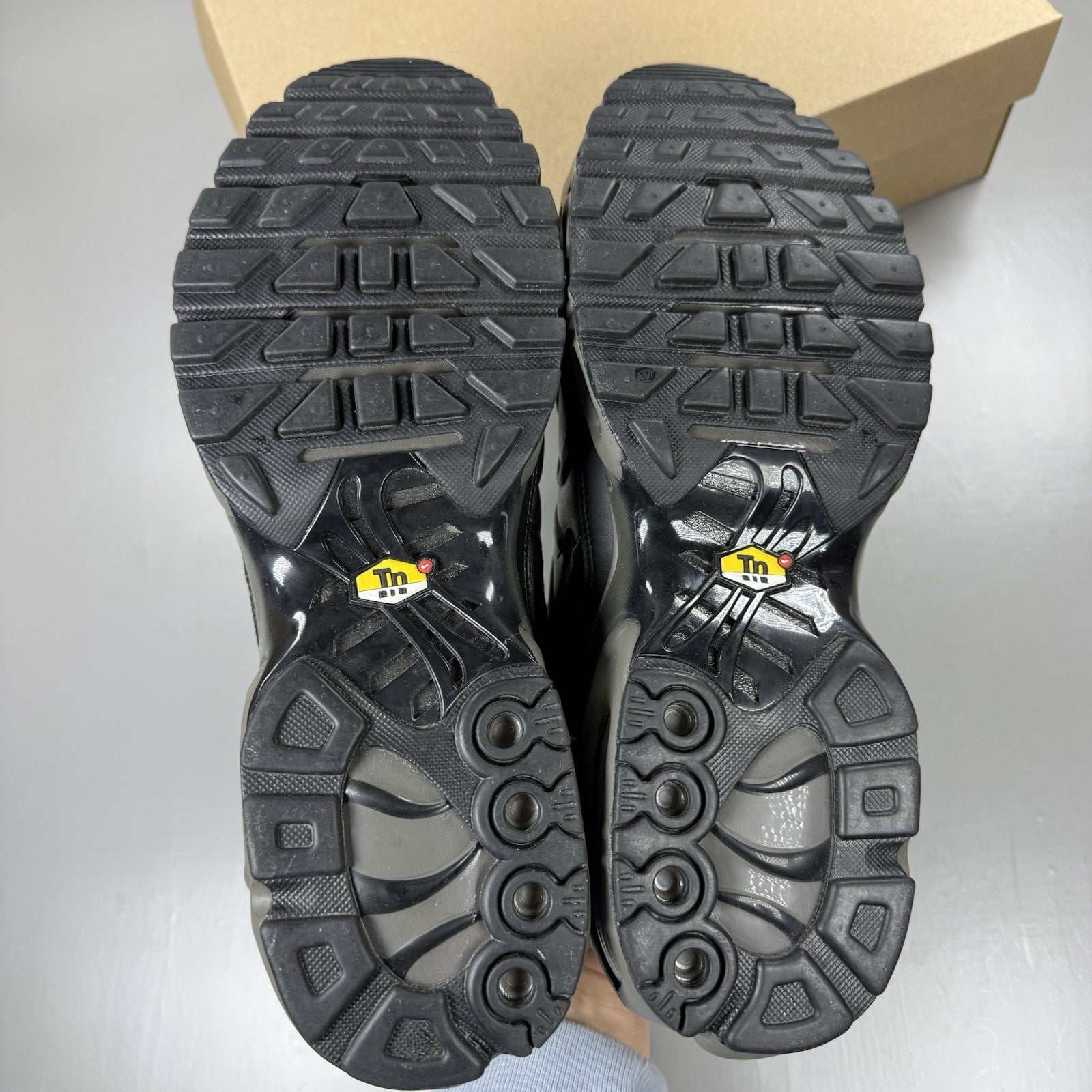 Nike Air Max Plus TN Premium Trainers Paris Black Size UK8.5 HJ4519-2002