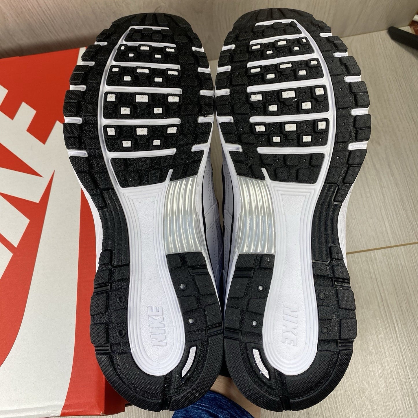 Nike P-6000 Trainers White Metallic Silver Black Size UK6.5 CD6404-1074