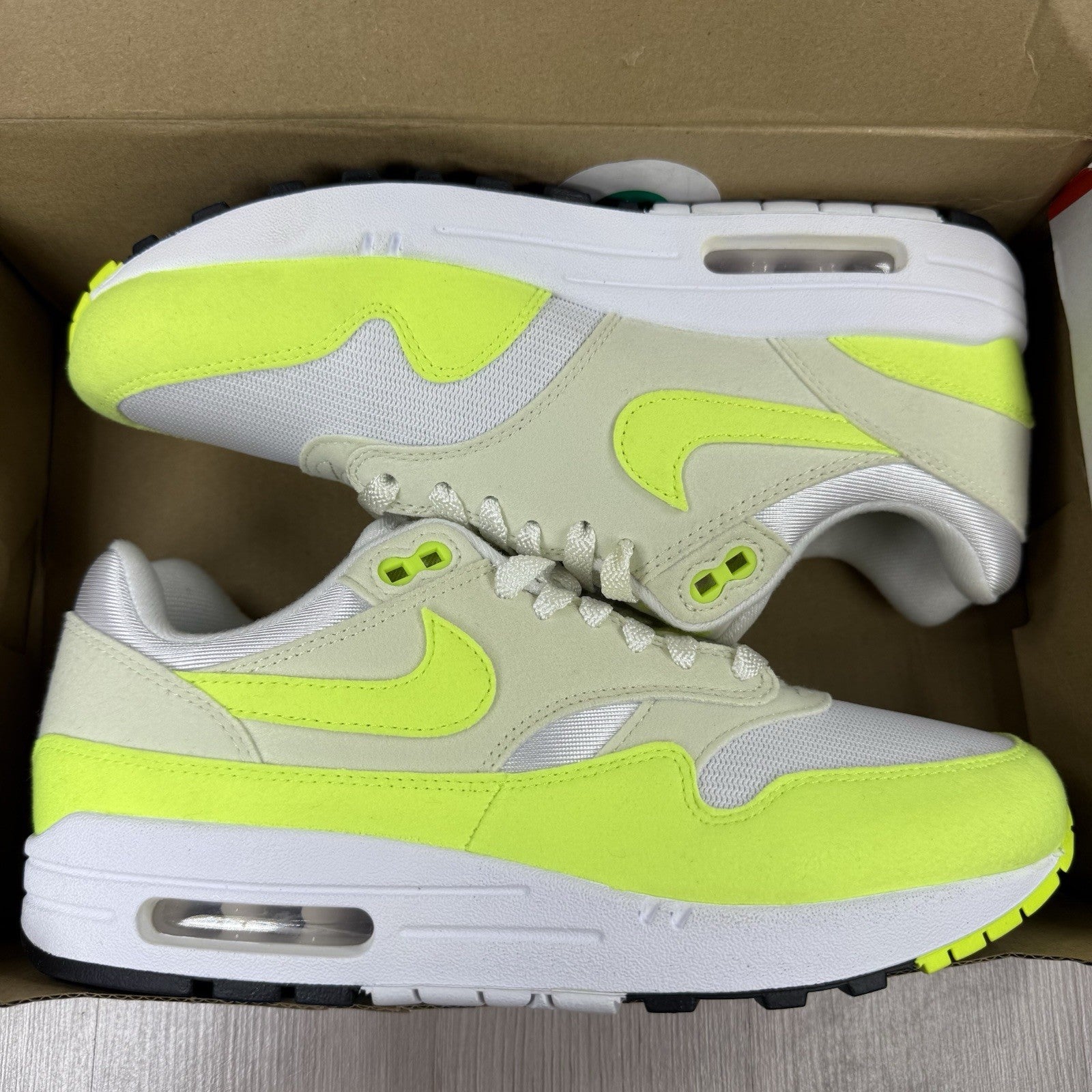 Nike Air Max 1 87 Trainers Volt Suede White Size UK6.5 DZ2628-1000