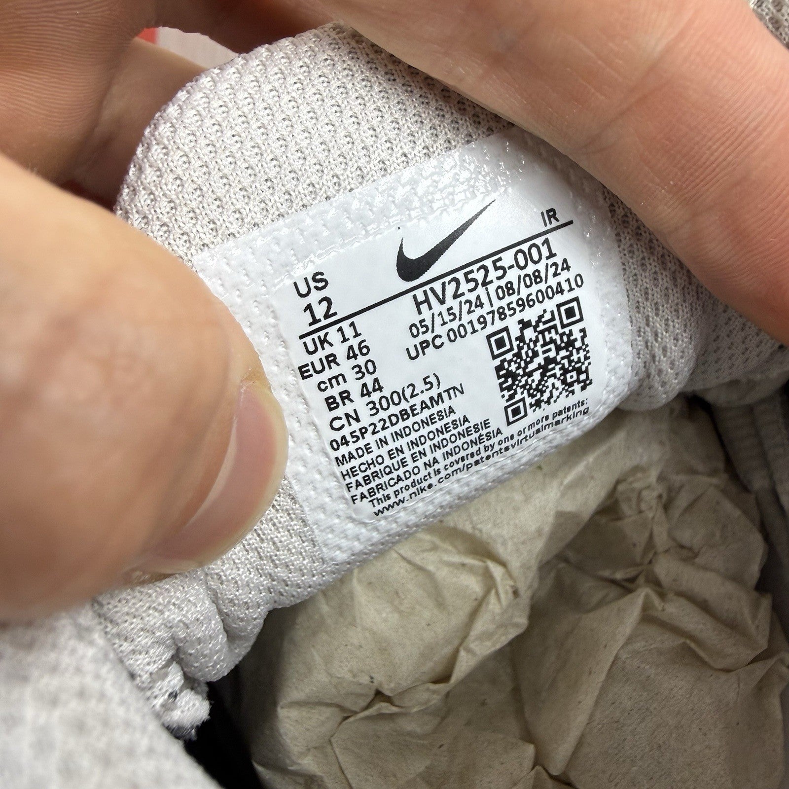 Nike Air Max Plus TN Trainers Iridescent White Size UK11 HV2525-0017