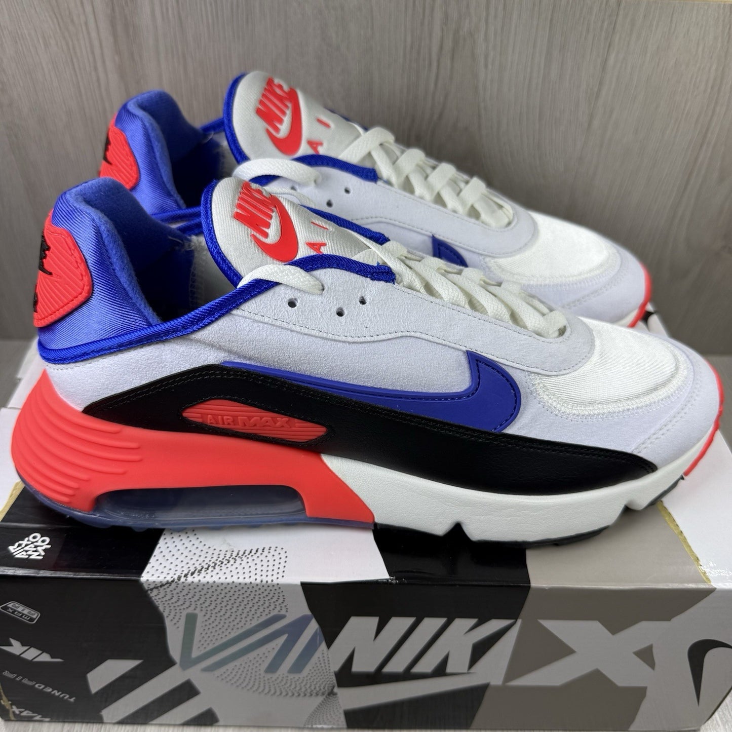 Nike Air Max 2090 Evolution Of Icons White Black Size UK9.5 DA9357-1000