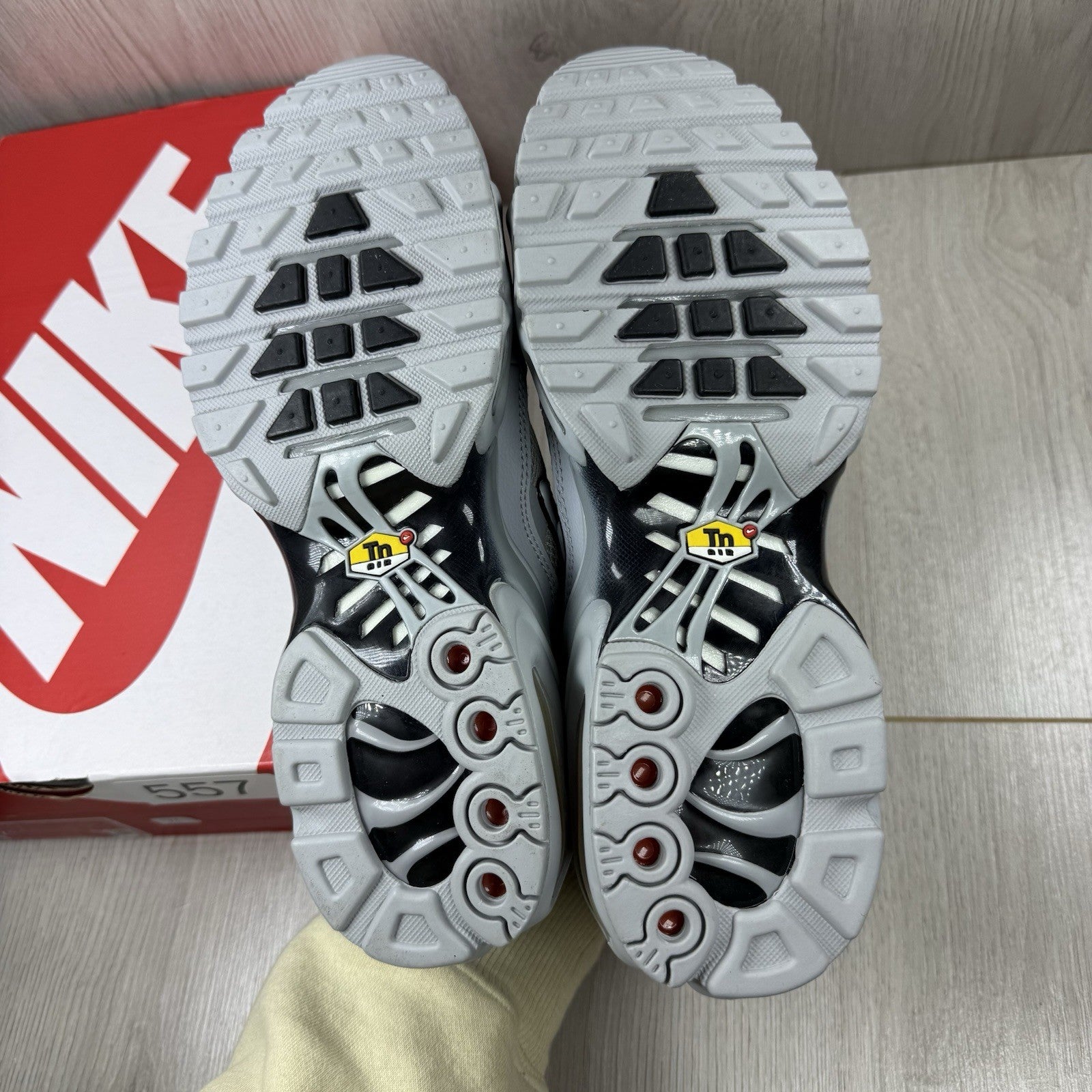 Nike Air Max Plus TN Trainers Wolf Grey Black Size UK6.5 852630-02113
