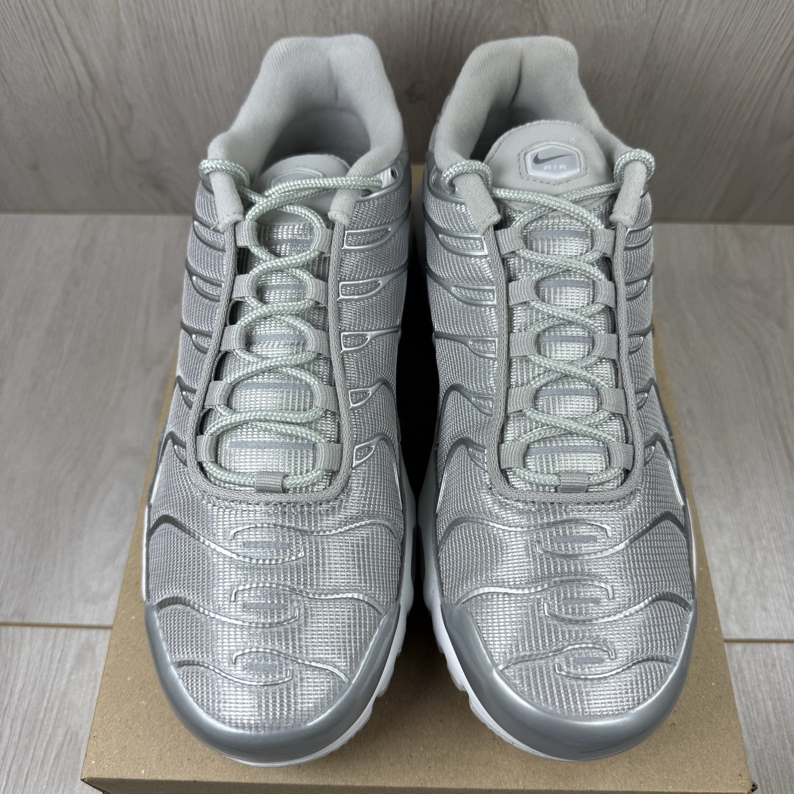 Nike TN Air Max Plus Trainers Metallic Silver White Size UK7 FJ1012-09510