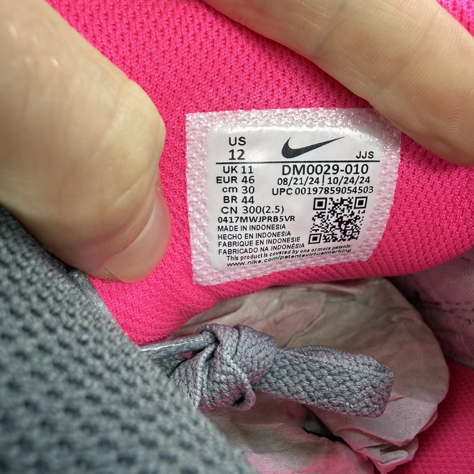 Nike Air Max 90 Trainers Wolf Grey Hyper Pink Size UK11 DM0029-01015
