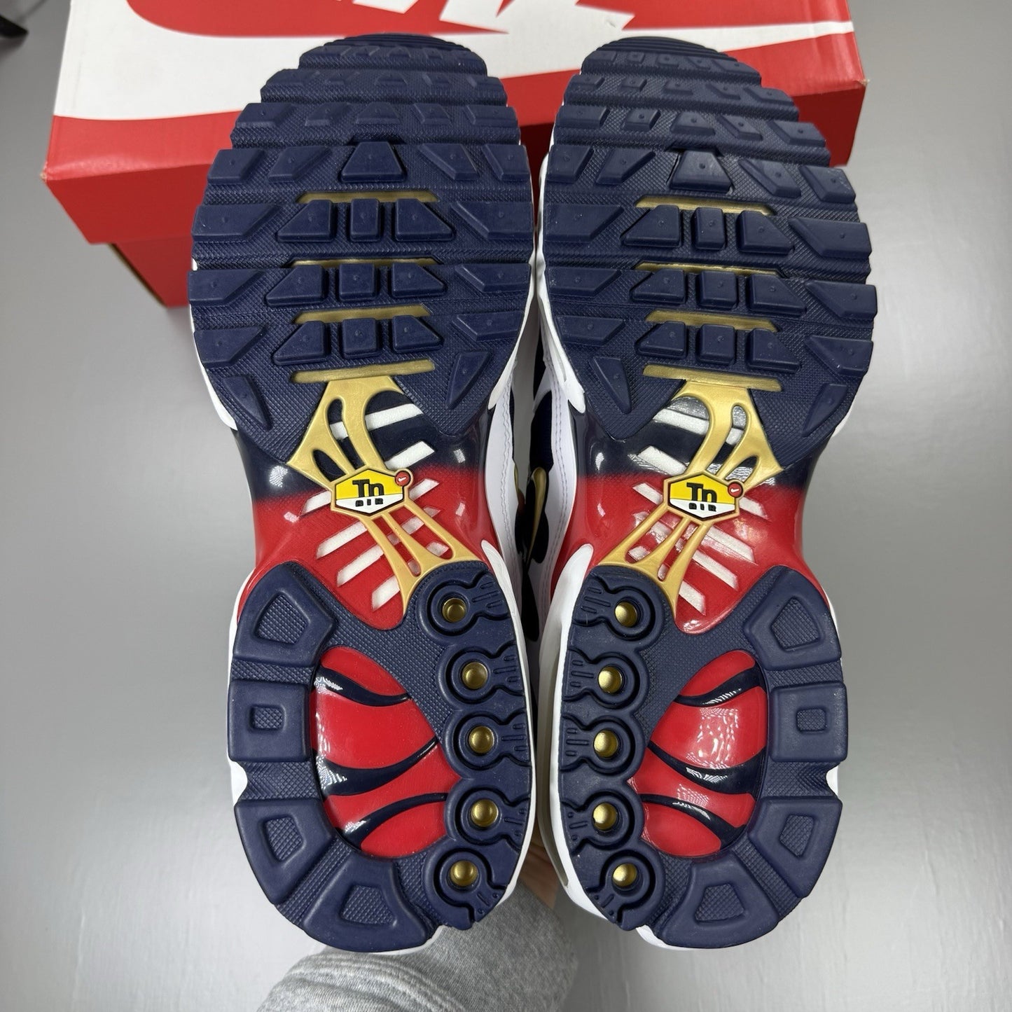 Nike Air Max Plus TN PSG Trainers White Size UK9 FZ4776-1003