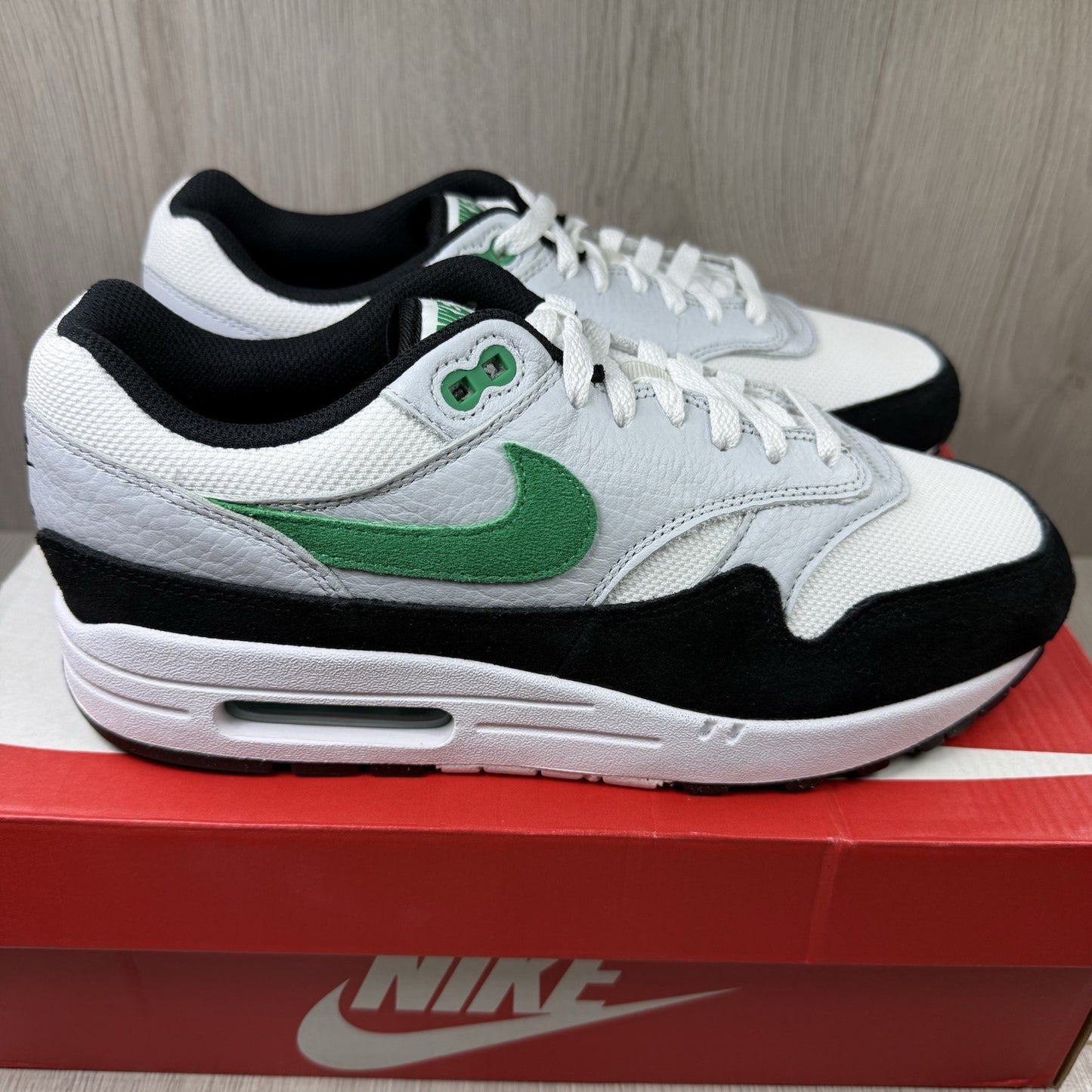 Nike Air Max 1 Trainers White Black Stadium Green Size UK8.5 FN6952-1009