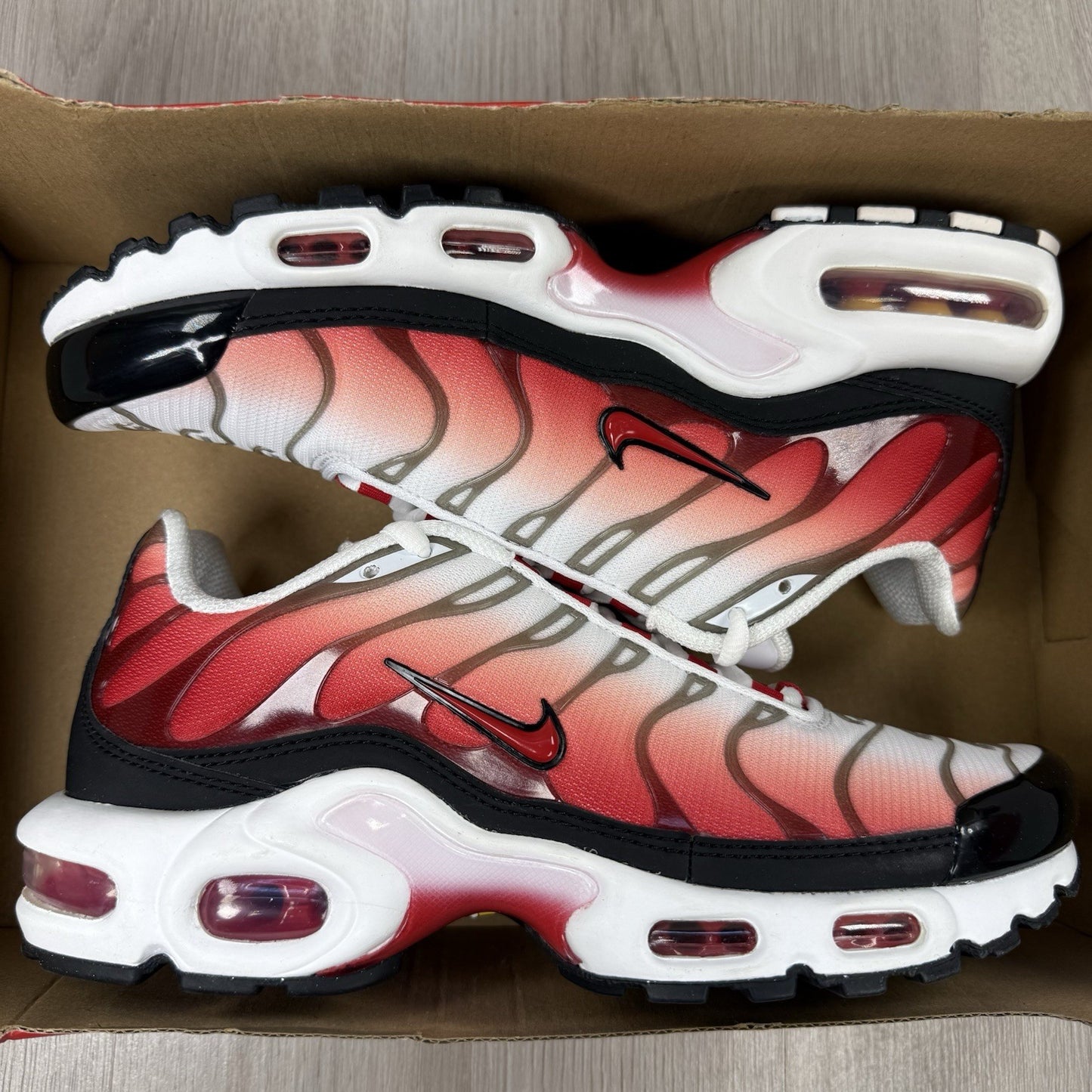 Nike Air Max Plus TN Trainers White Uni Red Size UK5.5 HM9611-1008