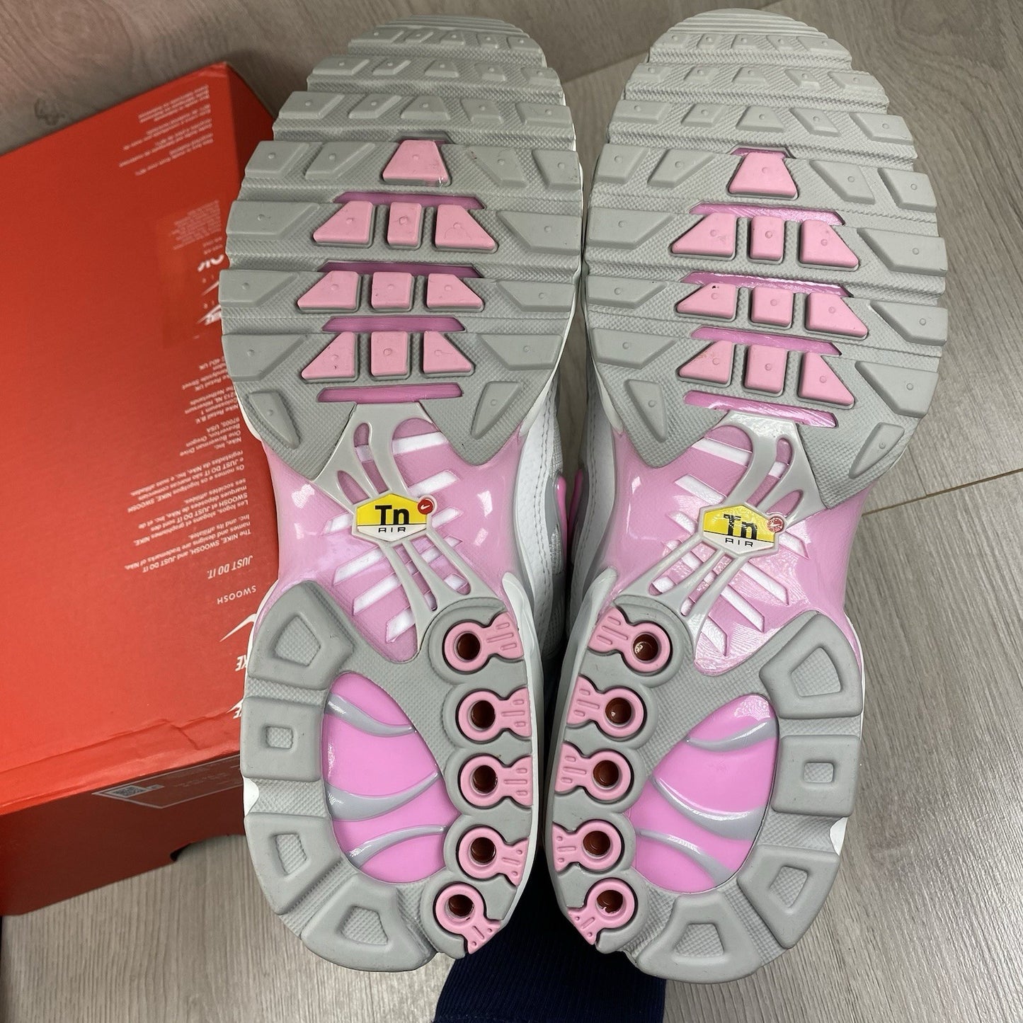 Nike Air Max Plus TN Summit White Pink Rise Size UK9.5 US12 EU44.5 HF0107-100