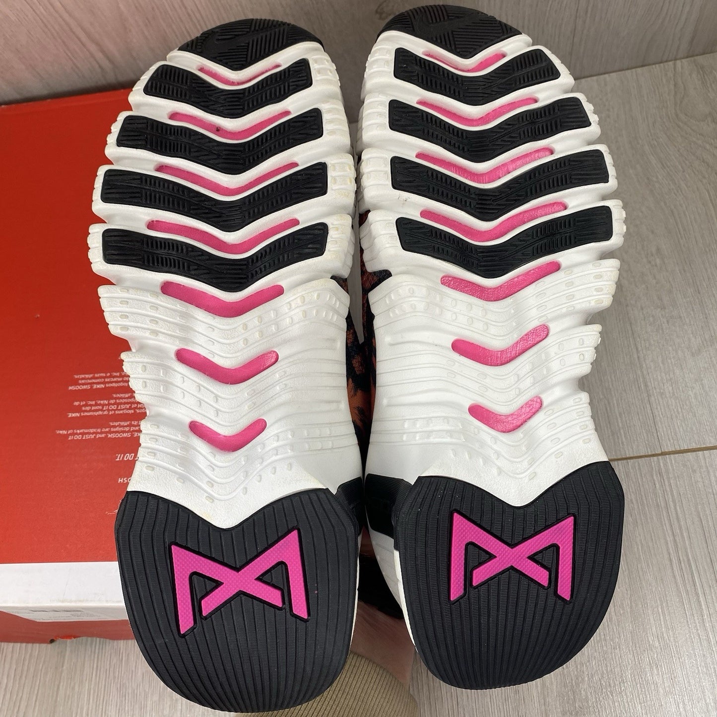 Nike Free Metcon 4 Trainers Tiger Sunrise Size UK9.5 US12 EU44.5 DJ8655-018