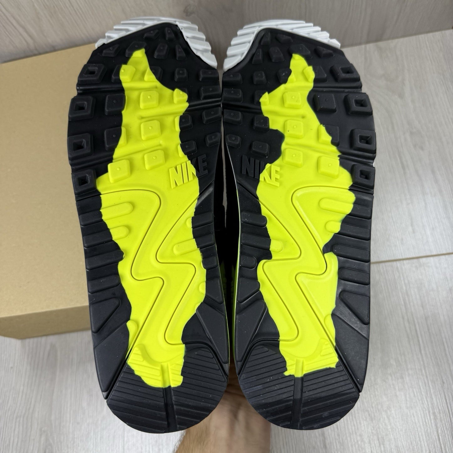 Nike Air Max 90 Gore-Tex Trainers White Grey Volt UK8 US9 EU42.5 FD5810-102