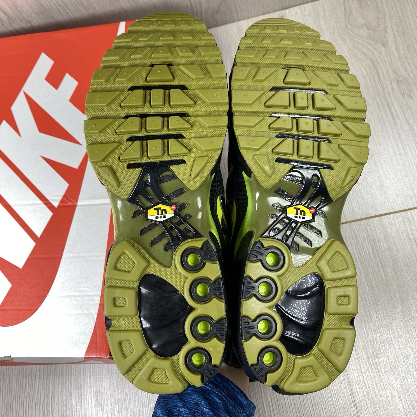 Nike Air Max Plus TN Trainers Black Pacific Moss Size UK6.5 US7.5 DM0032-010