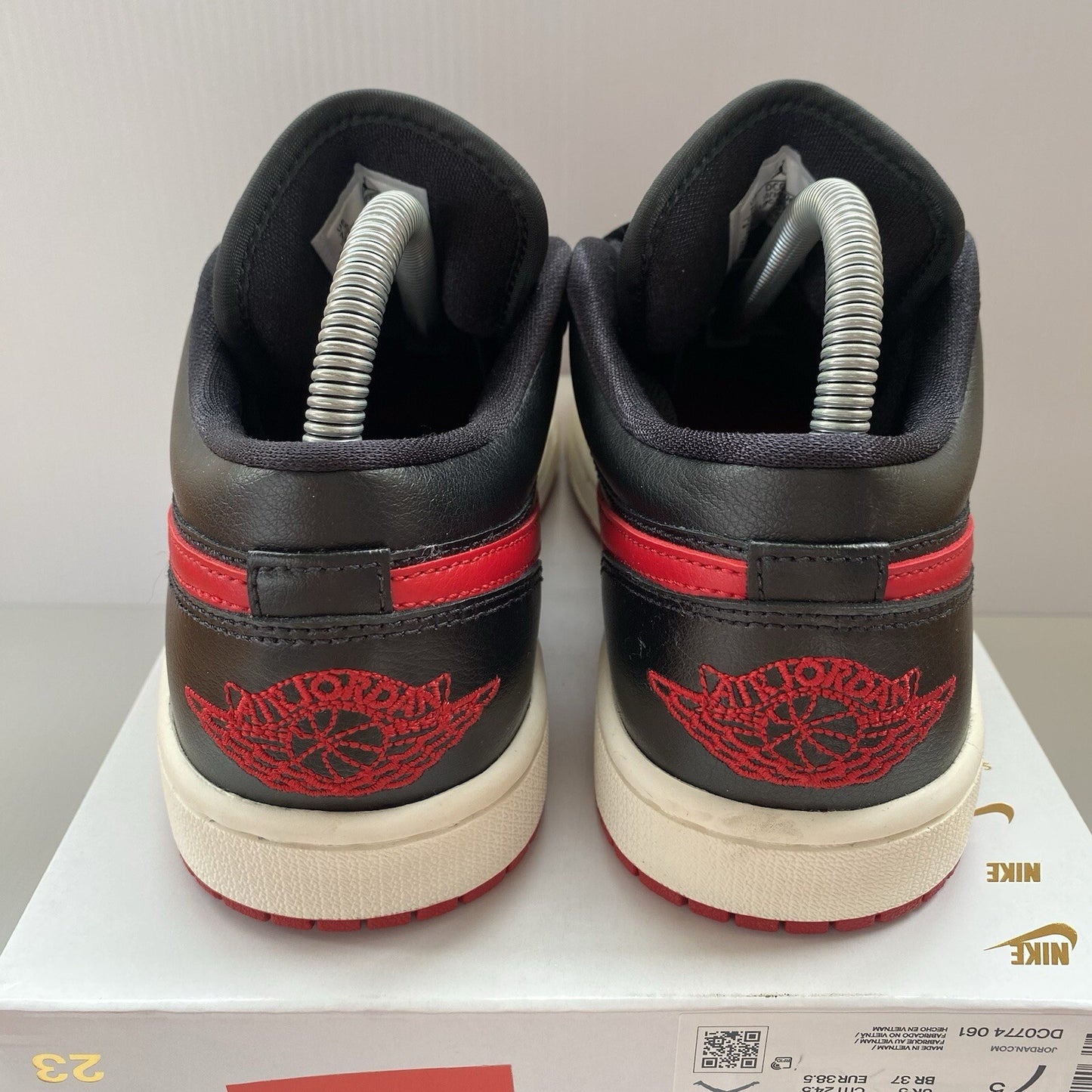 Nike Air Jordan 1 Low Trainers Bred Sail Size UK5 US7.5 EU38.5 DC0774-061
