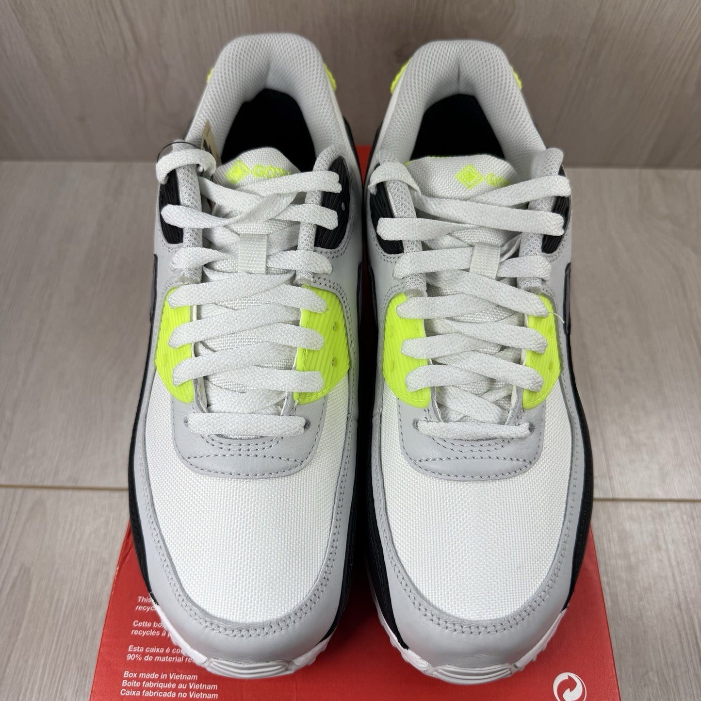 Nike Air Max 90 Gore-Tex Trainers White Grey Volt UK7.5 US8.5 EU42 FD5810-102