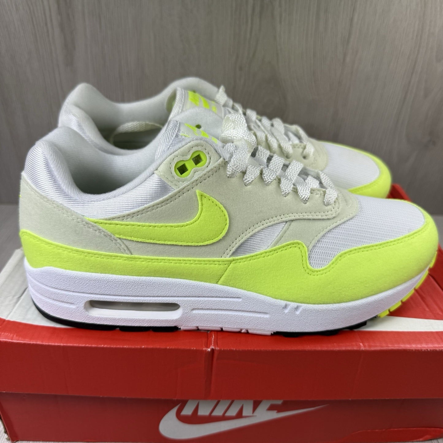 Nike Air Max 1 87 Trainers Volt Suede White Size UK6.5 US9 EU40.5 DZ2628-100