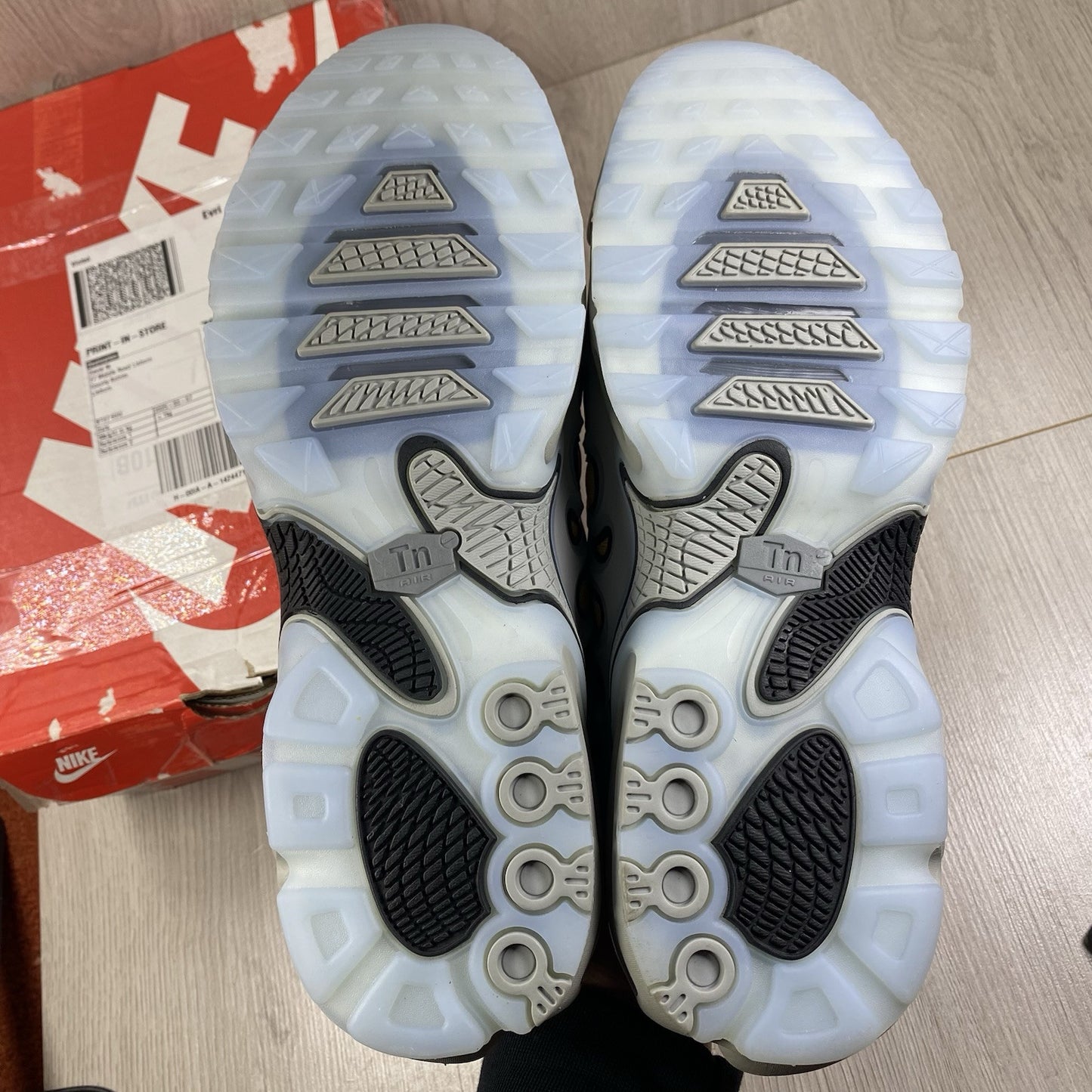 Nike TN Air Max Plus Trainers Light Smoke Grey Size UK9.5 US10.5 FD4290-002