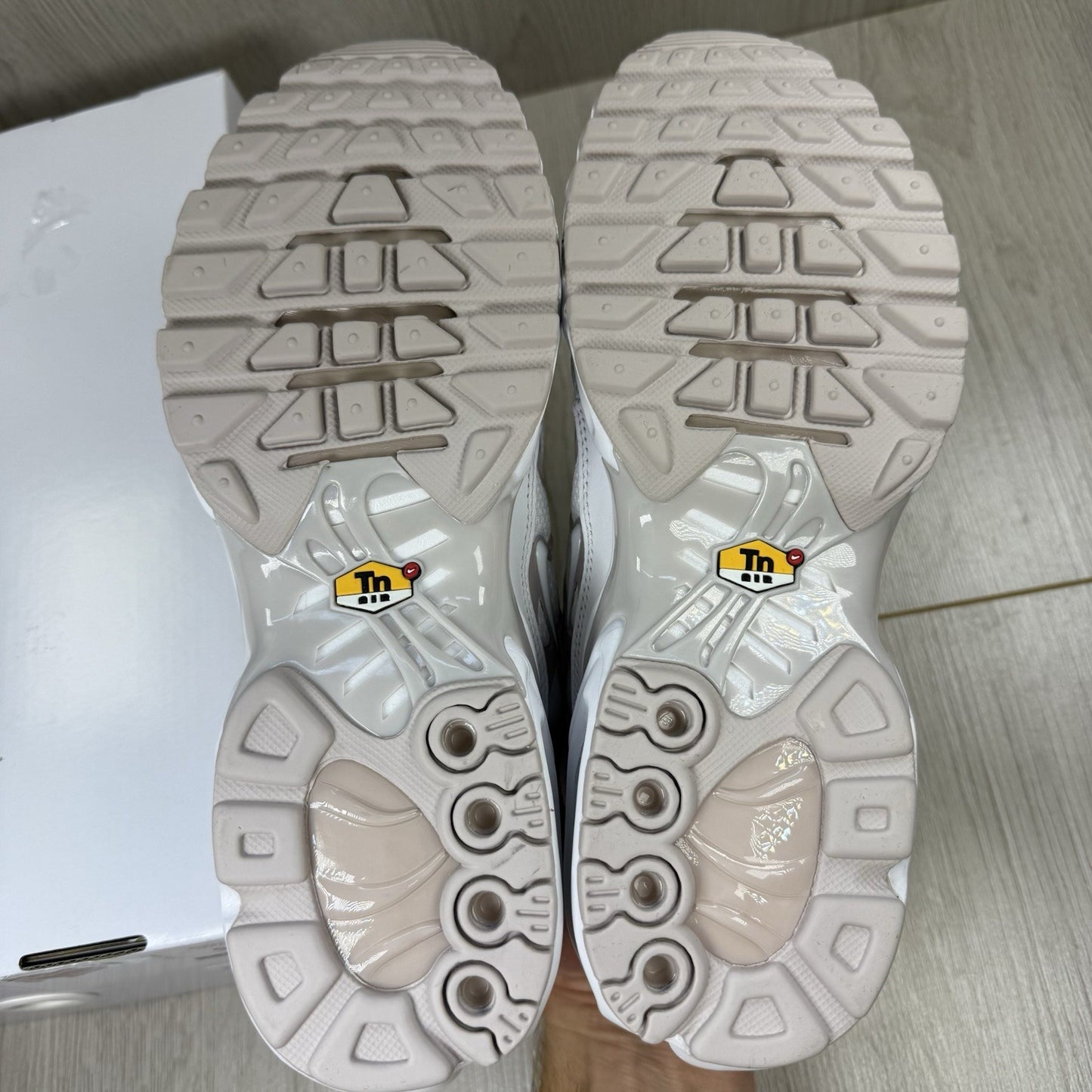 Nike Air Max Plus TN Trainers White Beige Size UK5.5 US8 EU39 HF0665-900