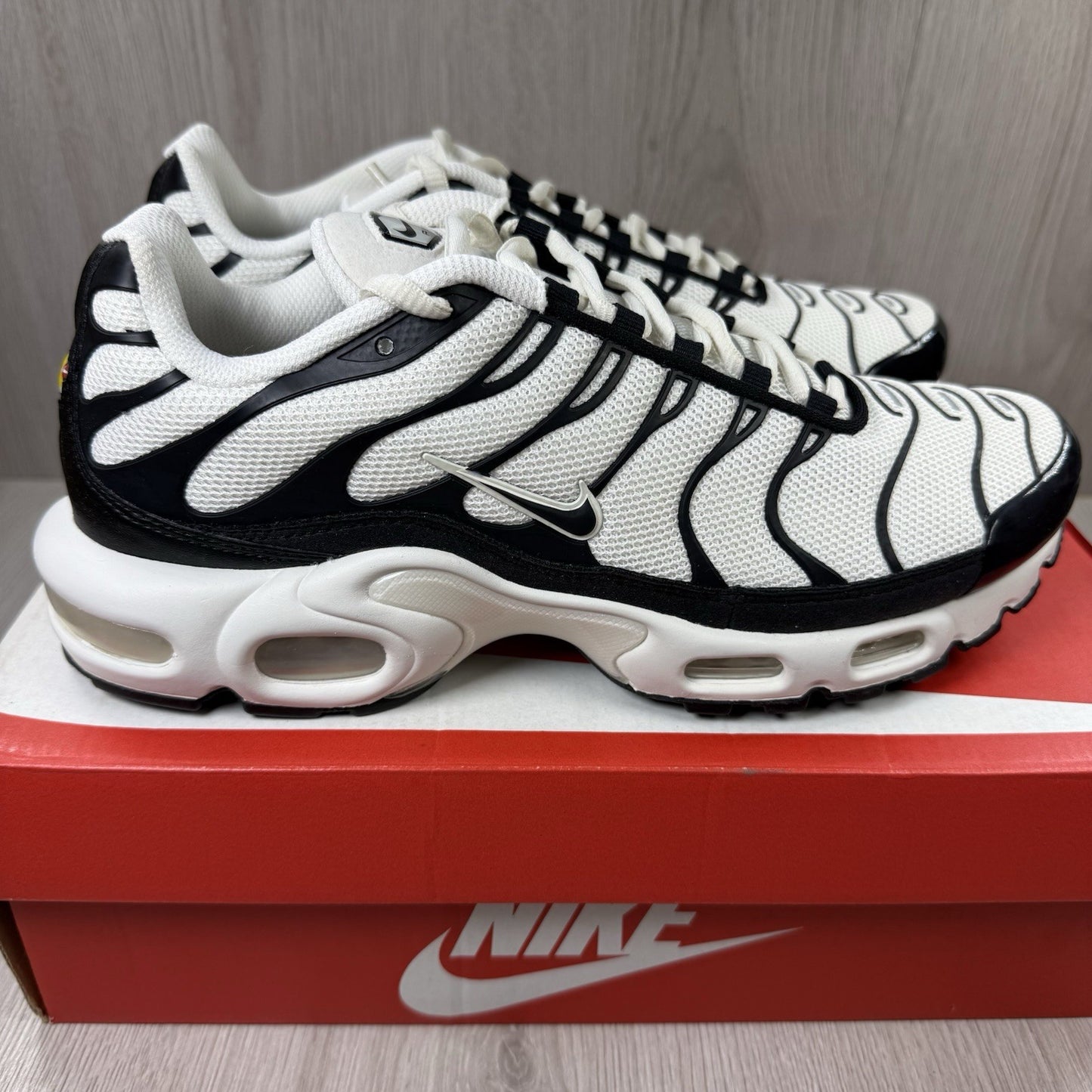 Nike Air Max Plus TN ESS Trainers Panda White Size UK7.5 US8.5 EU42 FV6264-001