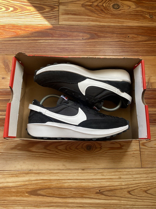Nike Waffle Debut Trainers Black White Size UK7.5 US8.5 EU42 DH9522-001