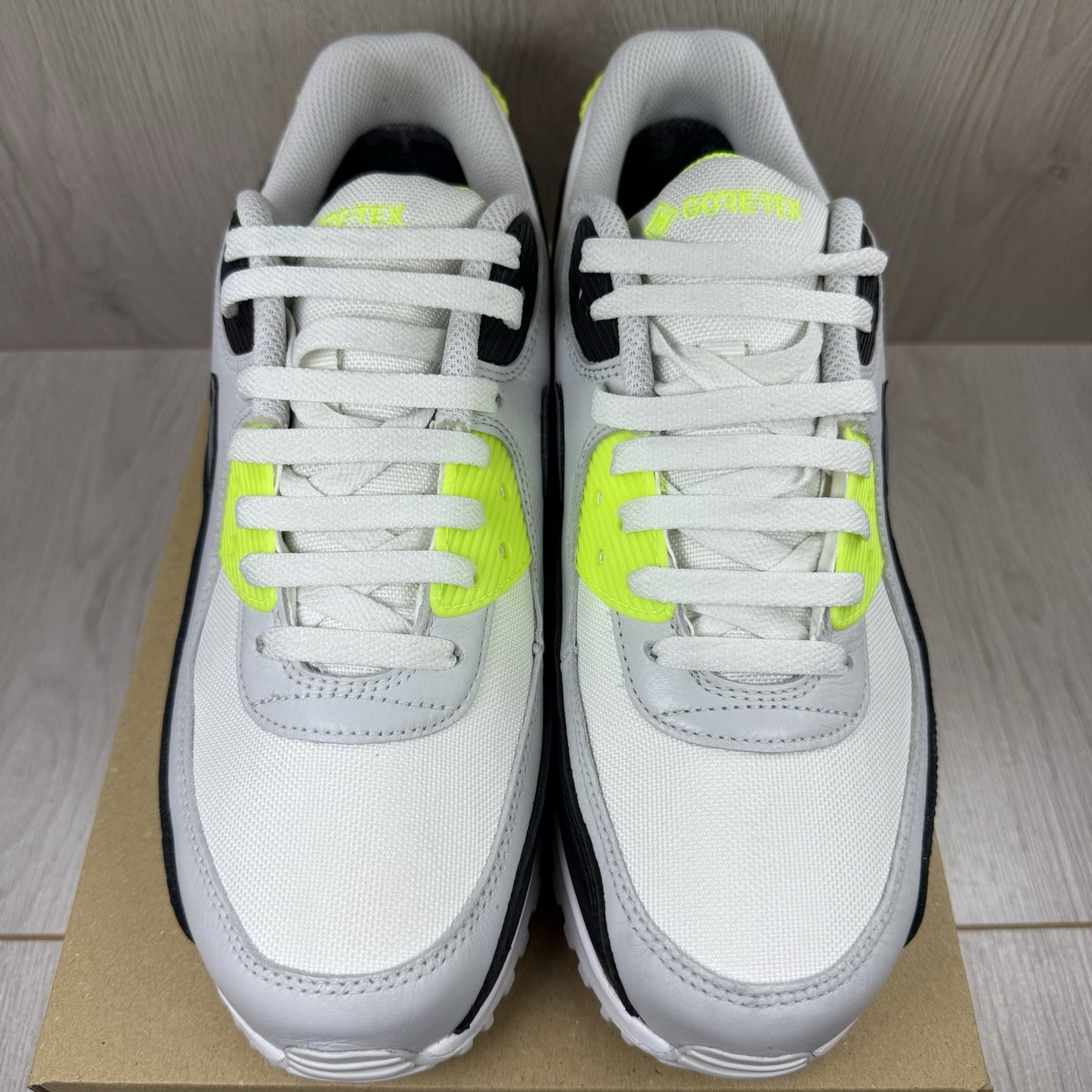 Nike Air Max 90 Gore-Tex Trainers White Grey Volt UK8 US9 EU42.5 FD5810-102