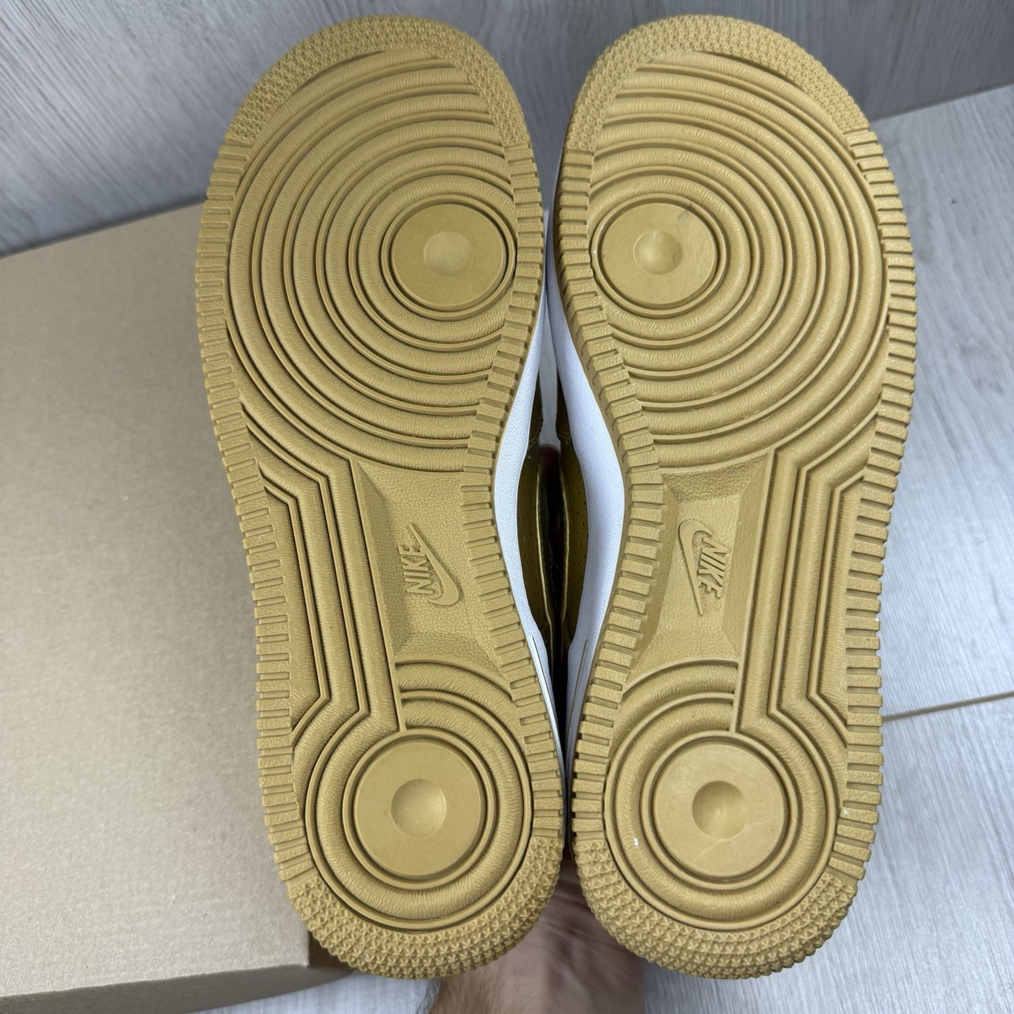 Nike Air Force 1 LV8 Trainers Gold White Size UK6 US6.5 EU39 820438-700