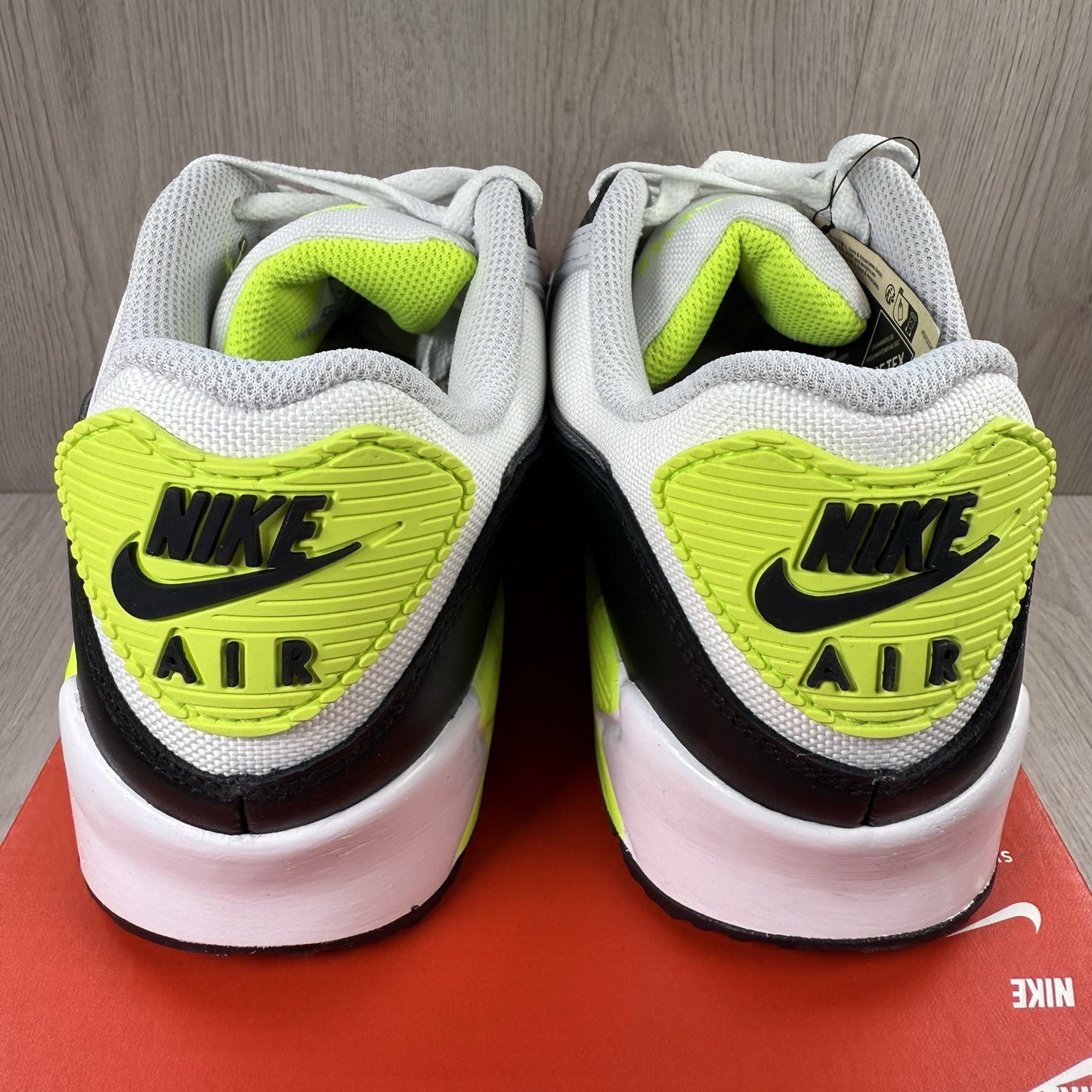 Nike Air Max 90 Gore-Tex Trainers White Grey Volt UK7.5 US8.5 EU42 FD5810-102