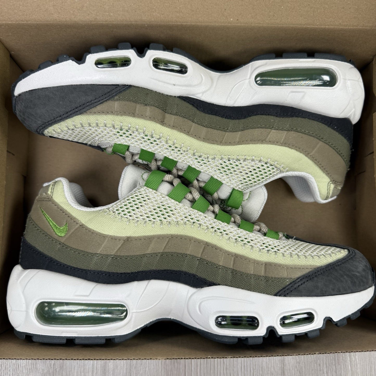 Nike Air Max 95 Trainers Earth Day Green White Size UK6.5 US9 EU40.5 DV3450-300