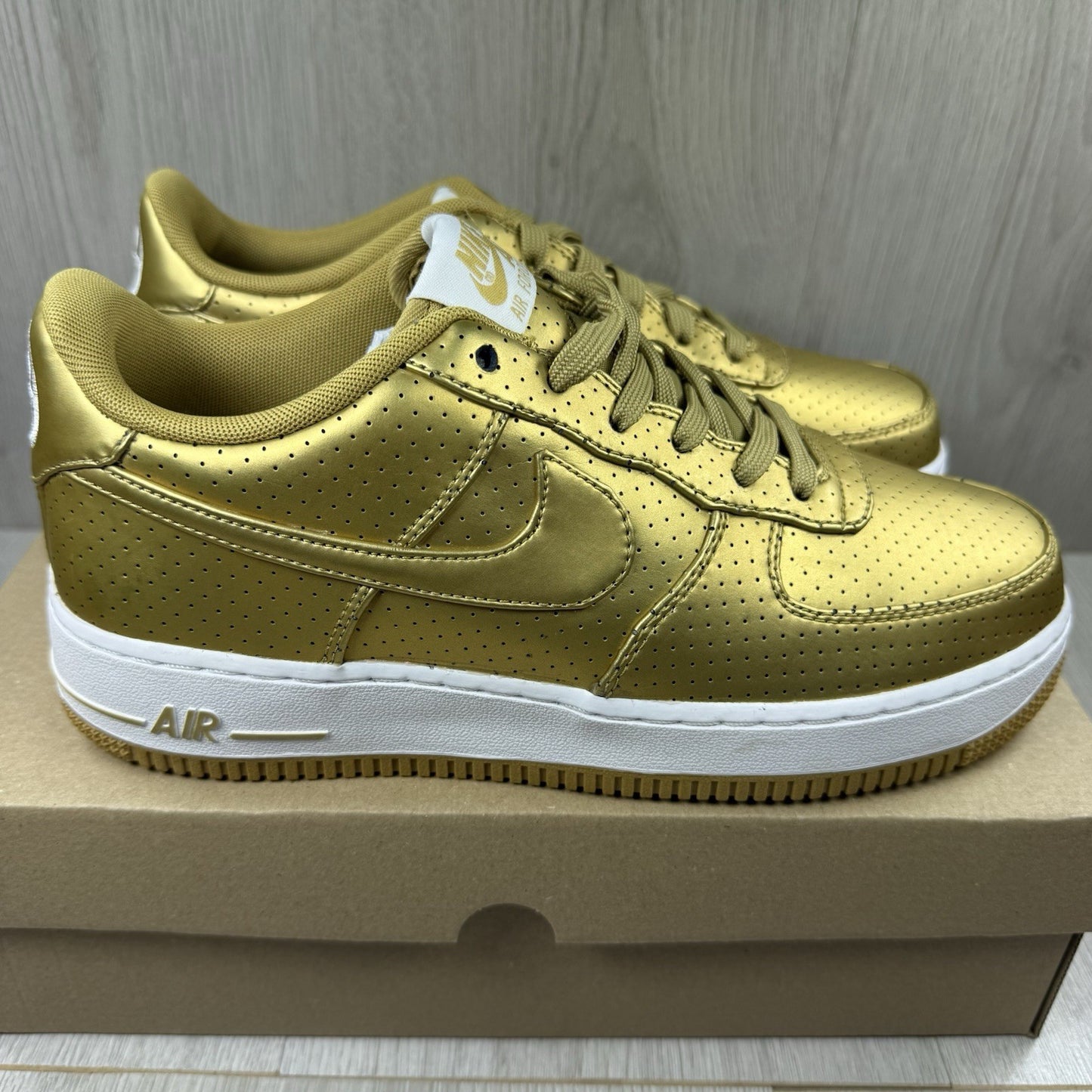 Nike Air Force 1 LV8 Trainers Gold White Size UK6 US6.5 EU39 820438-700
