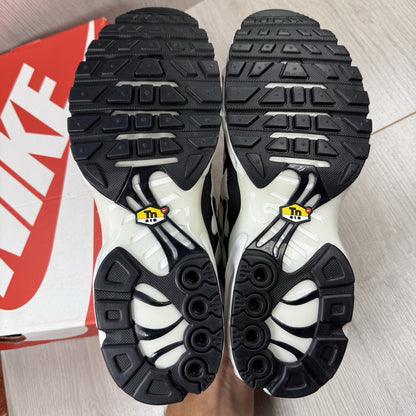 Nike Air Max Plus TN ESS Trainers Panda White Size UK7.5 US8.5 EU42 FV6264-001