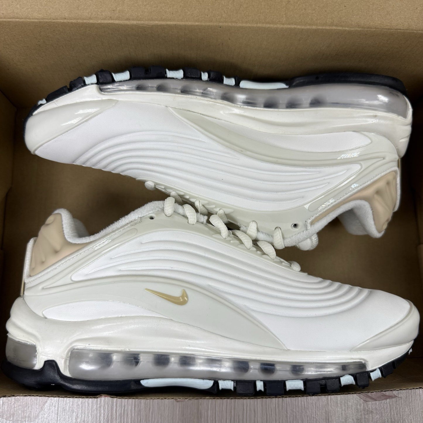 Nike Air Max Deluxe SE Trainers Sail Desert Ore Size UK4.5 US5 EU37.5 A08284-100