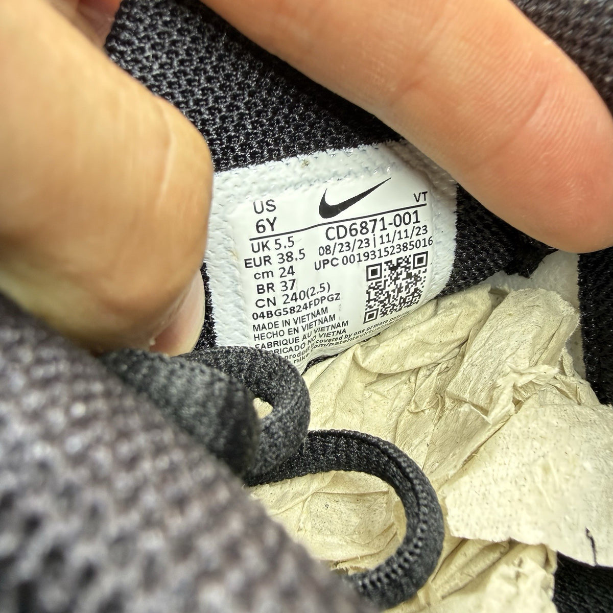Nike Air Max Plus TN 3 blue trainers with black and white accents, logo on tongue.