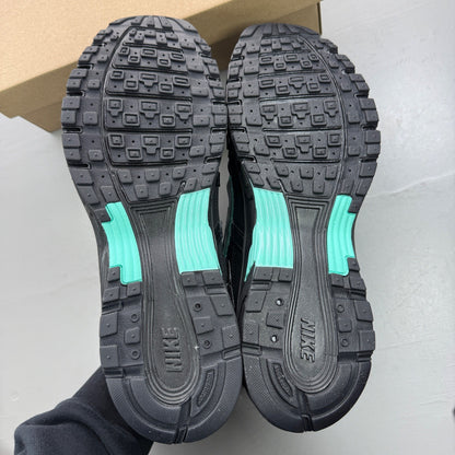 Nike black trainers with grey and turquoise accents, featuring a sleek mesh upper.