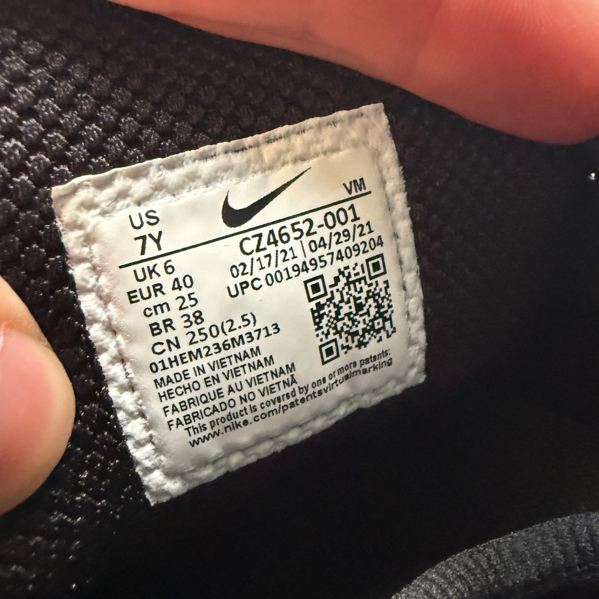 Nike trainers black with sleek design and Air Max cushioning.