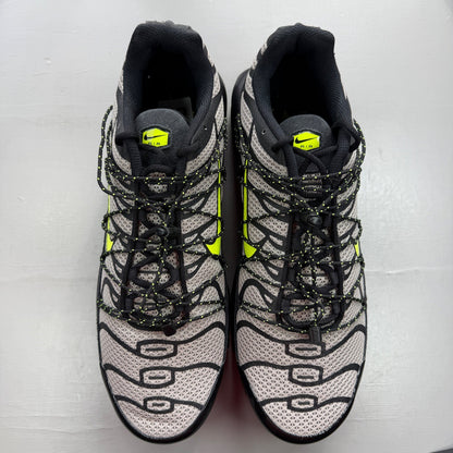 Nike deck shoes black grey with volt accents and signature logo details.