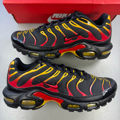 Nike Air Max Plus TN black with university gold and red accents, featuring iconic logo.