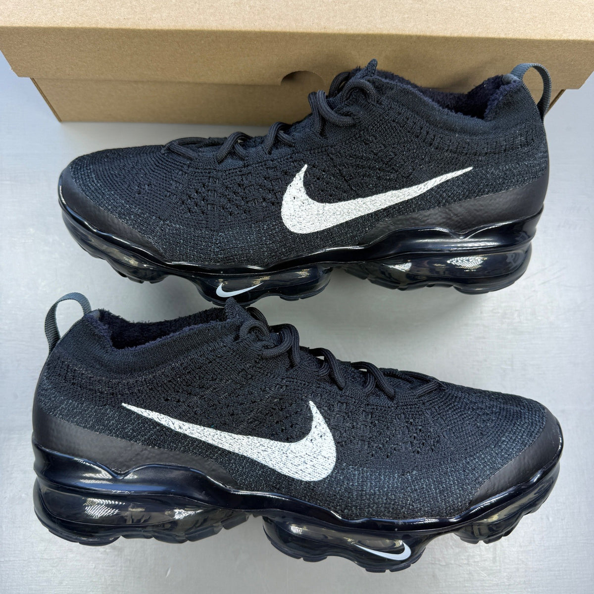 Nike black trainers Flyknit upper with Air cushioning and signature swoosh logo.
