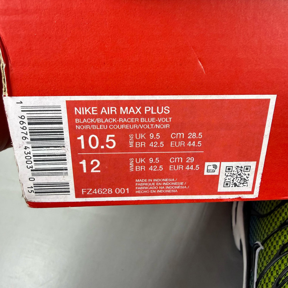 Nike Air Max Plus TN green trainers with black and volt accents, featuring signature logo.
