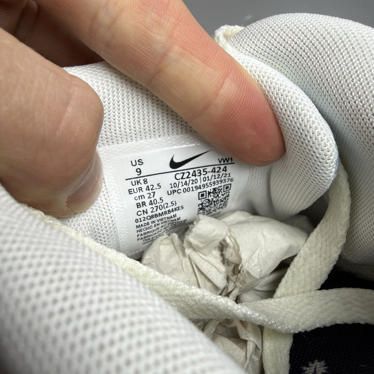 Nike Air Max 90 Golf trainers blue seersucker pattern with logo detail.